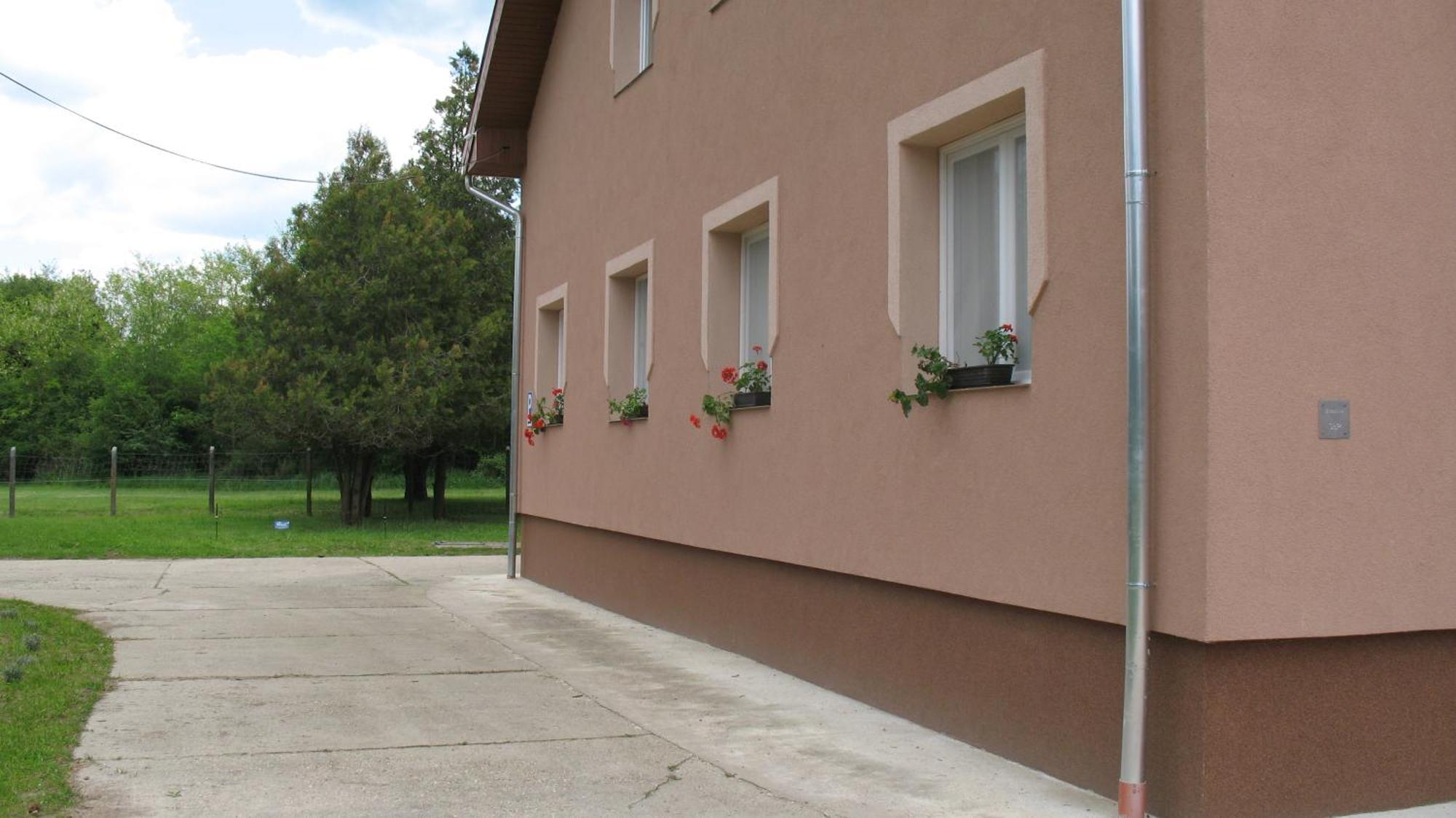 Izisz Apartman Matraterenye Esterno foto