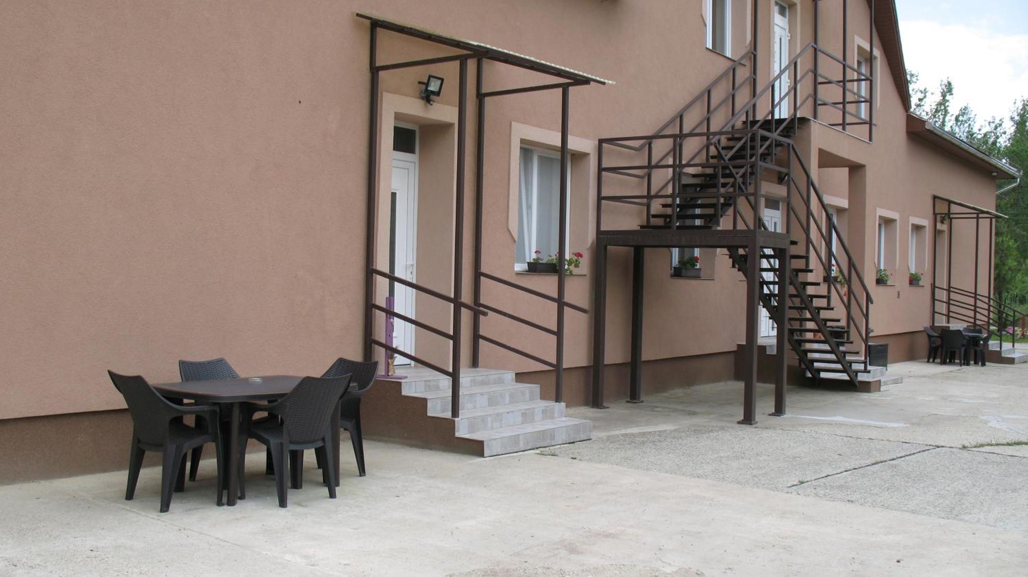Izisz Apartman Matraterenye Esterno foto
