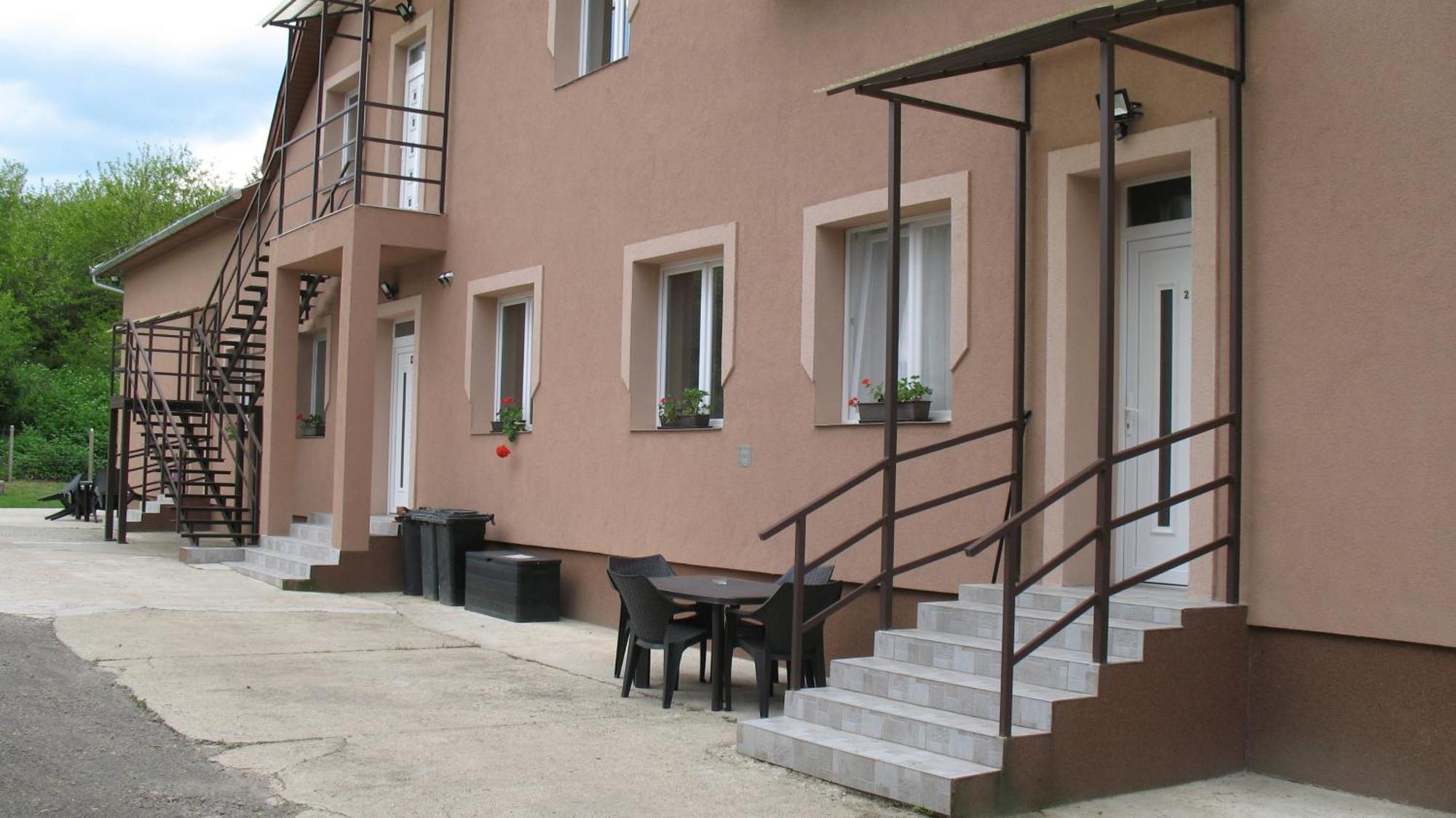 Izisz Apartman Matraterenye Esterno foto