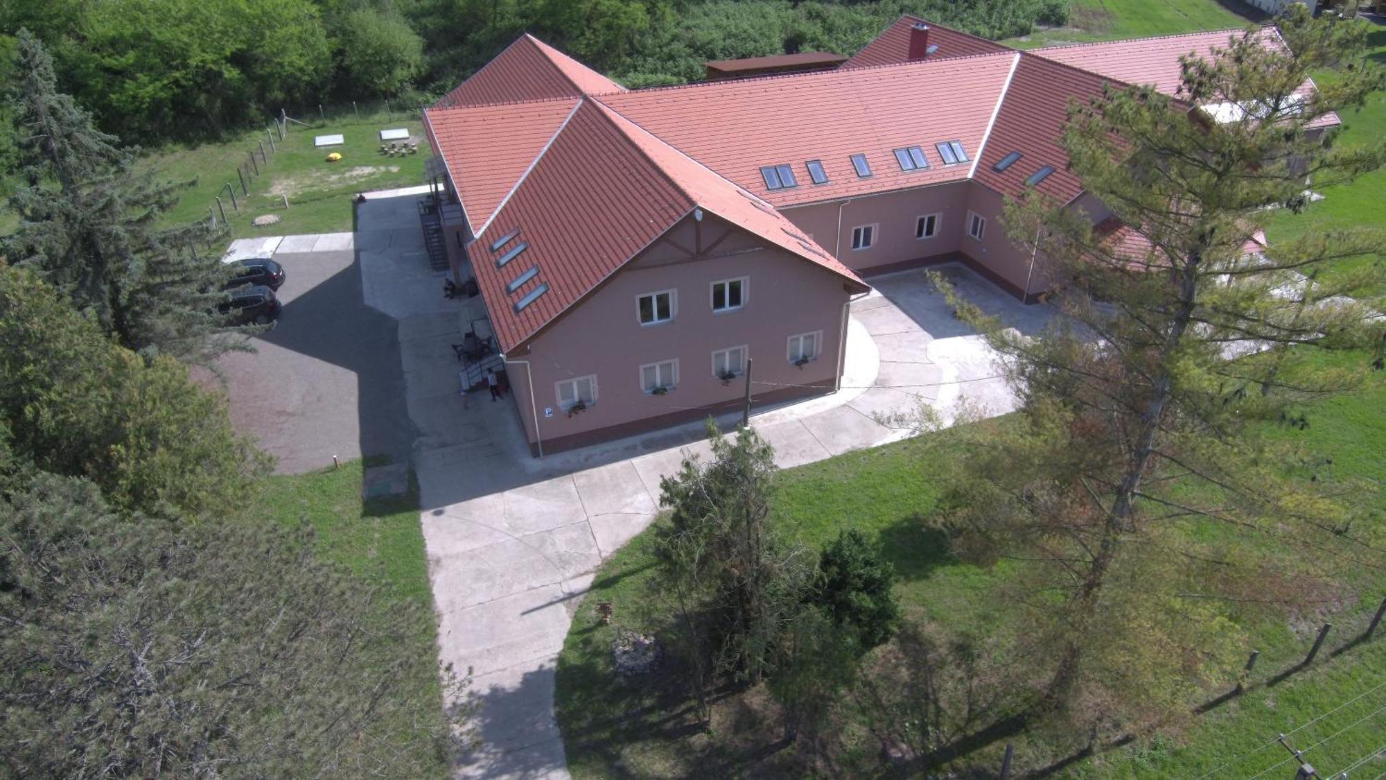 Izisz Apartman Matraterenye Esterno foto